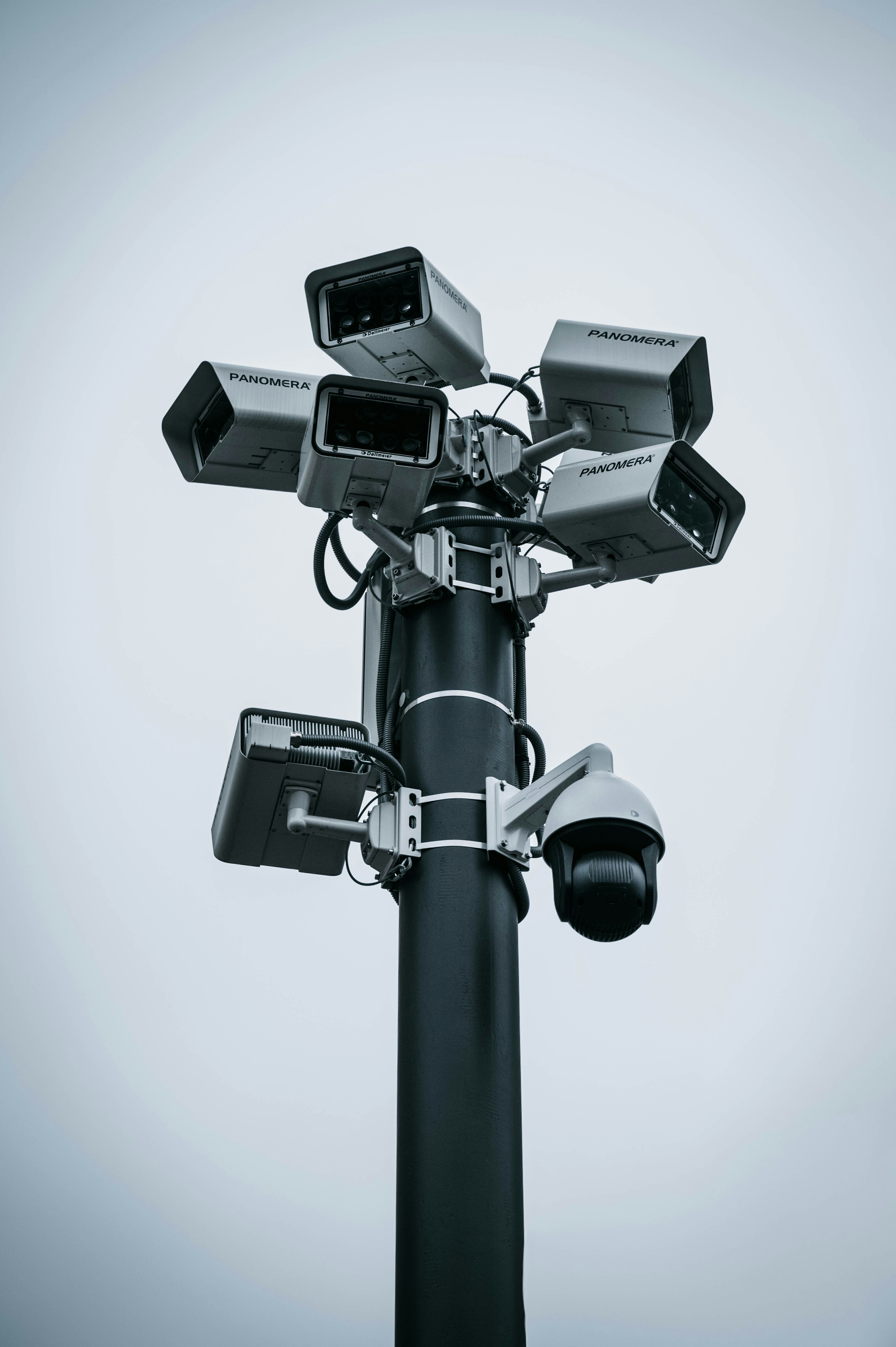 Multi-camera surveillance pole